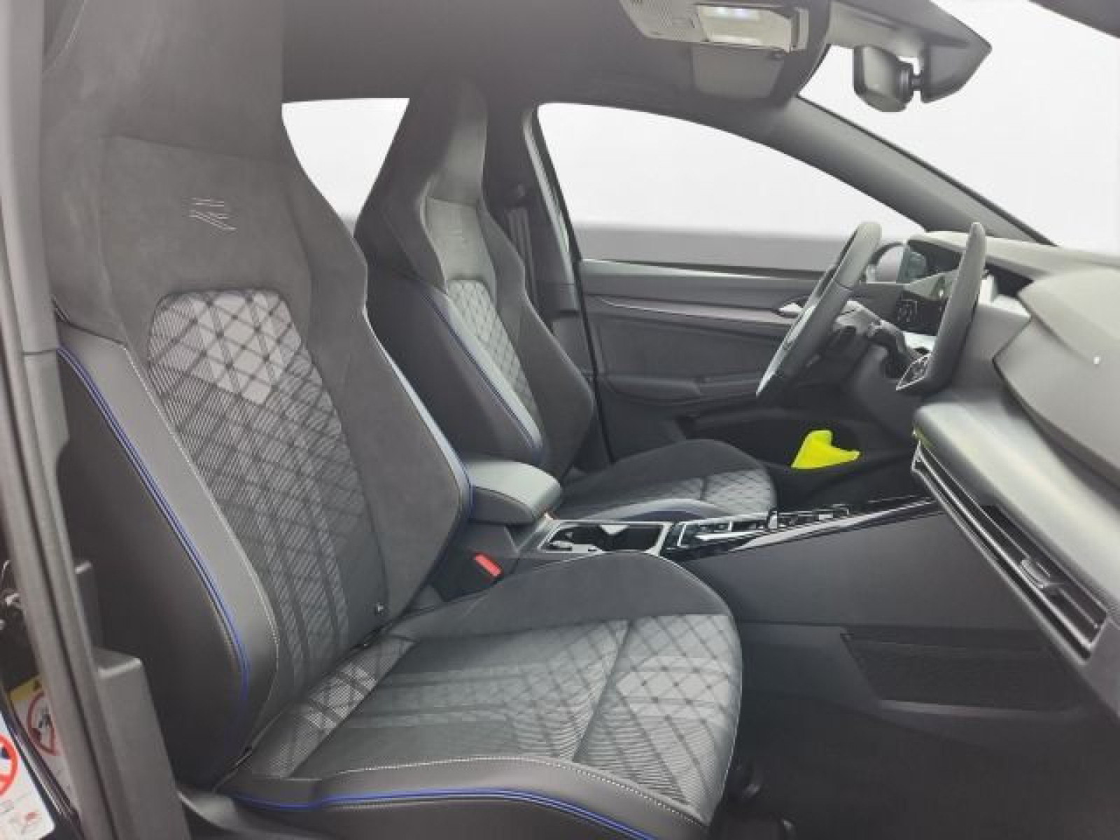 Volkswagen - Golf_11