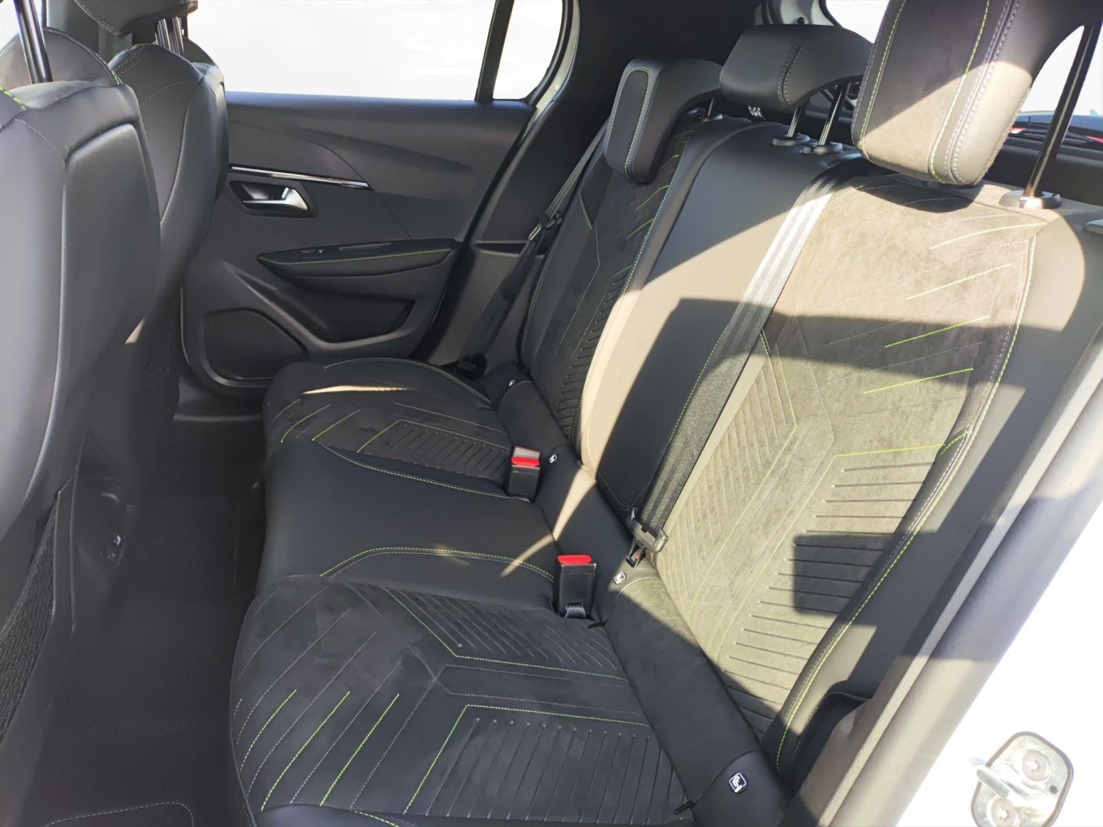 Peugeot - 208_12