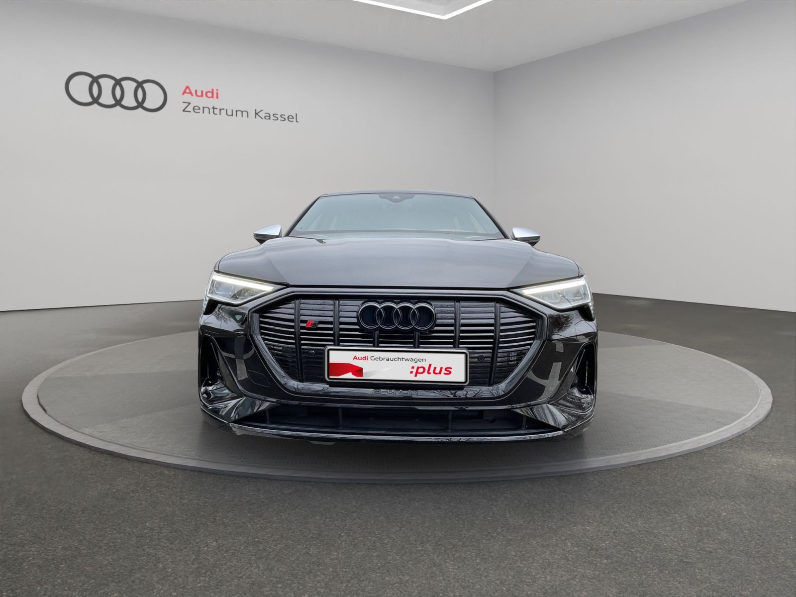 Audi - e-tron S_10
