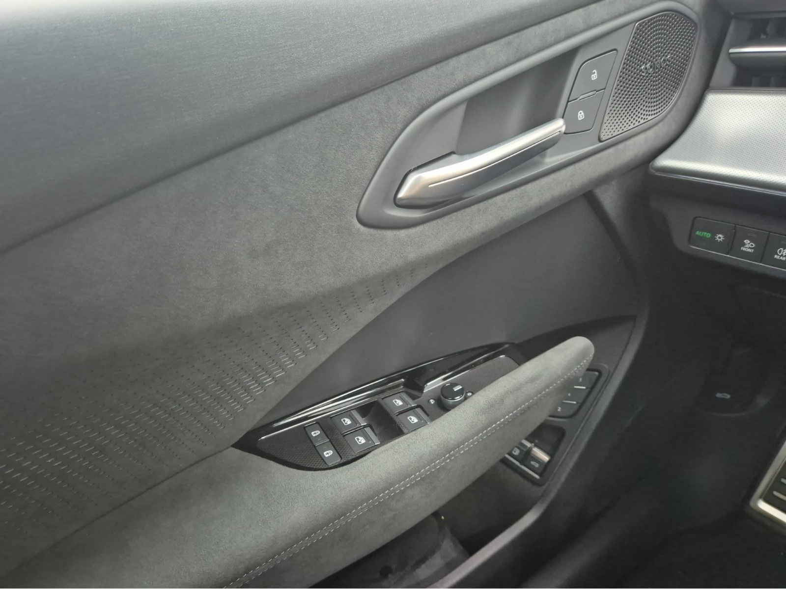 Audi - Q3_14