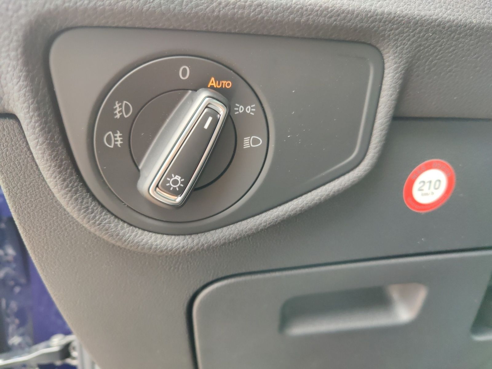 Volkswagen - Touran_20