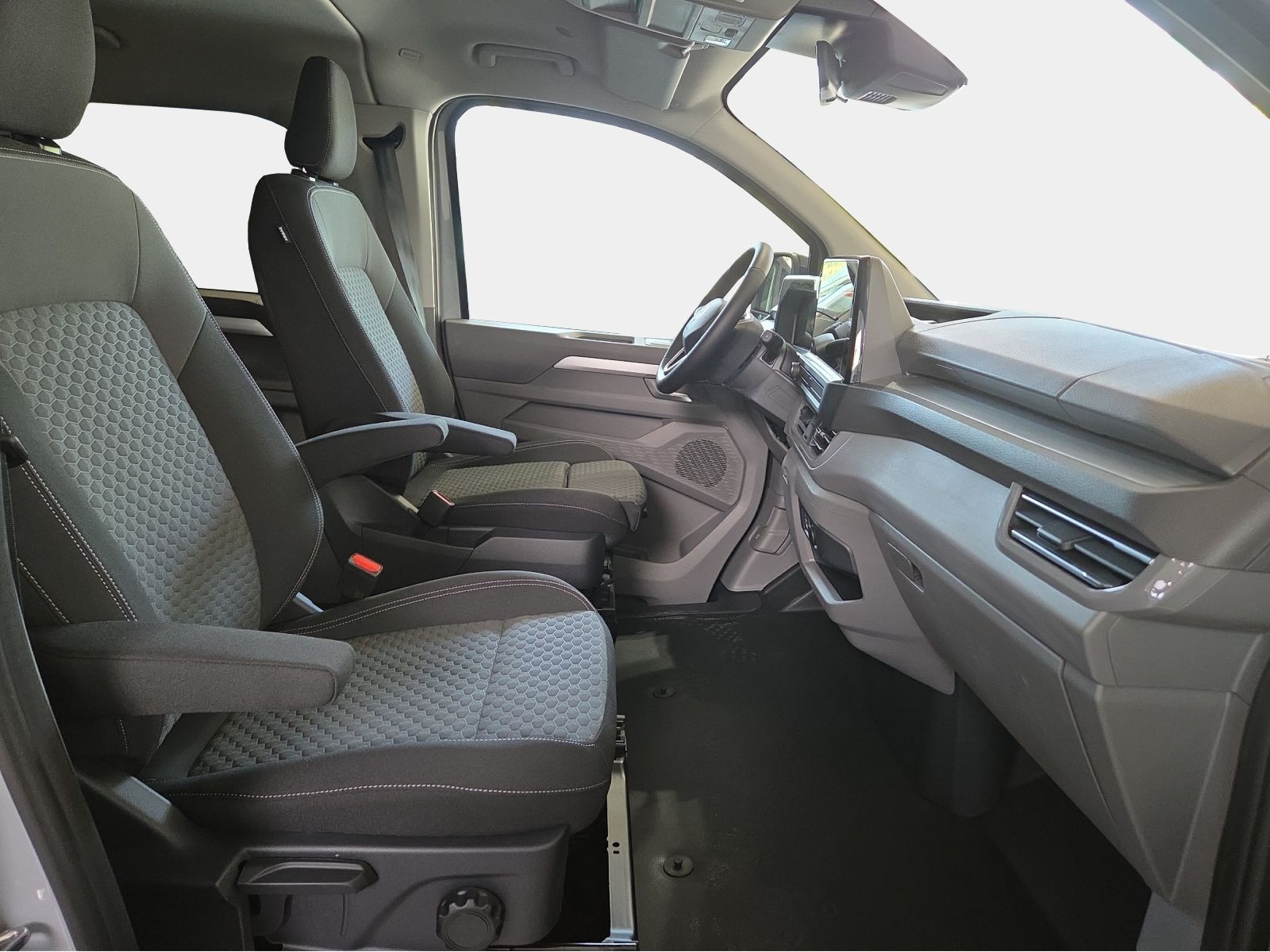 Volkswagen - T7 Caravelle_7