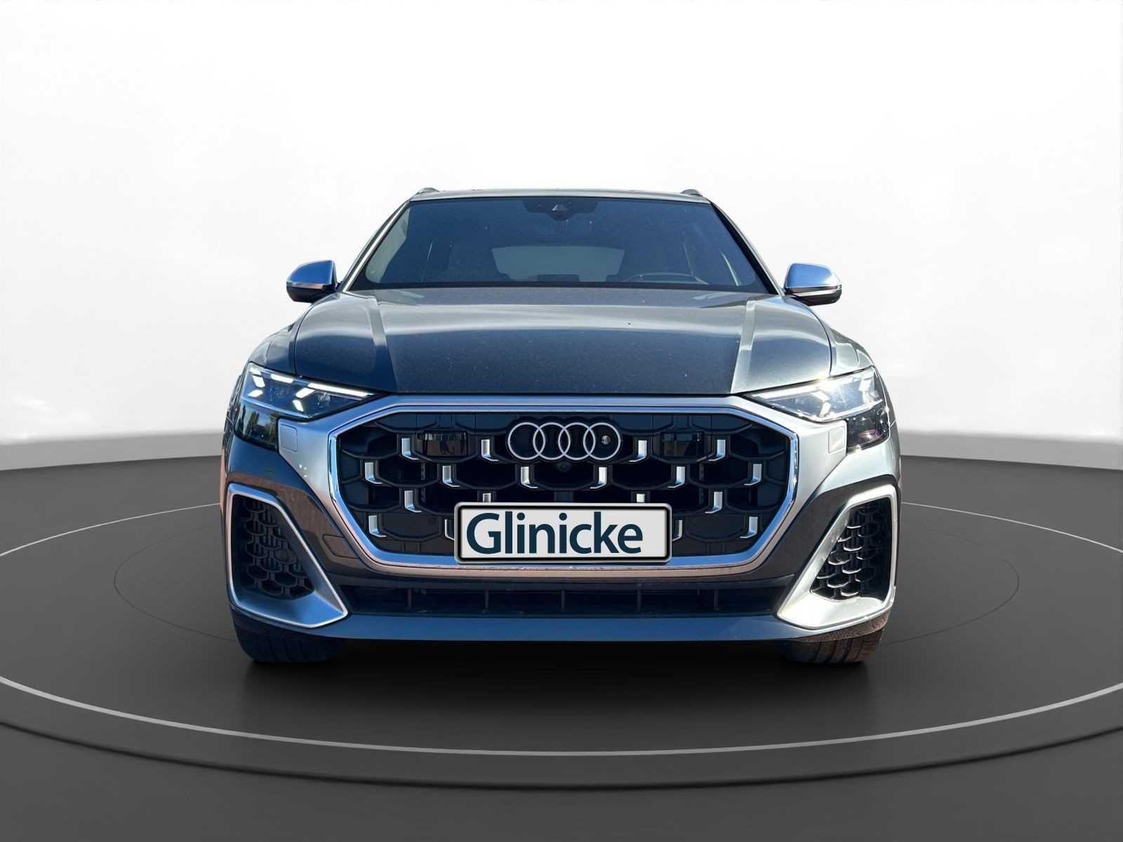 Audi - SQ8_18