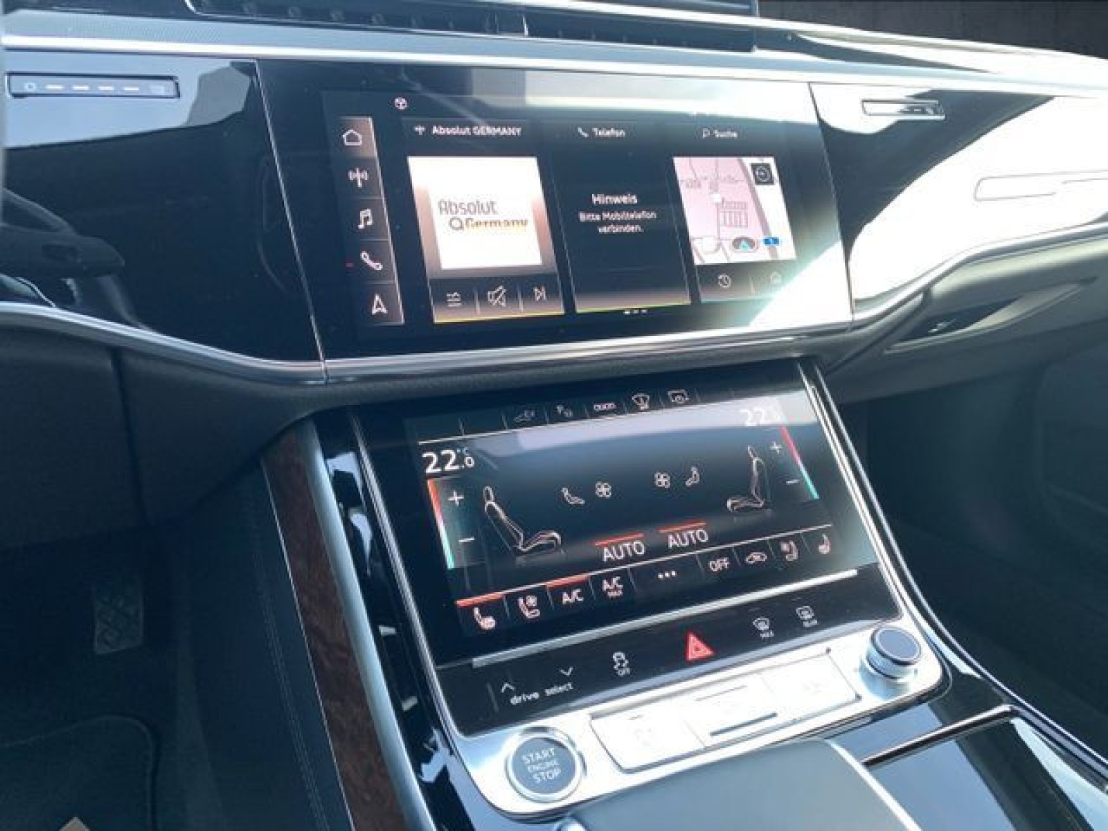Audi - A8_28