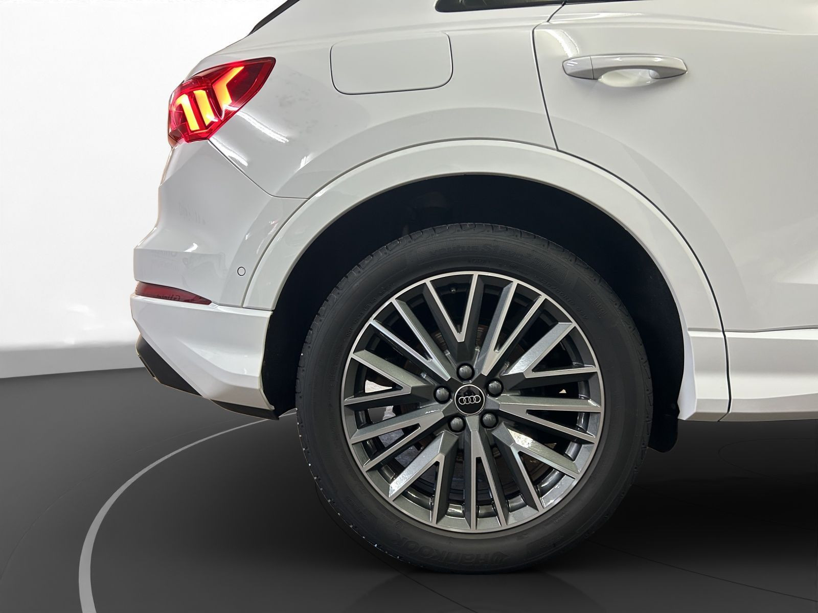 Audi - Q3_16 Audi - Q3_16