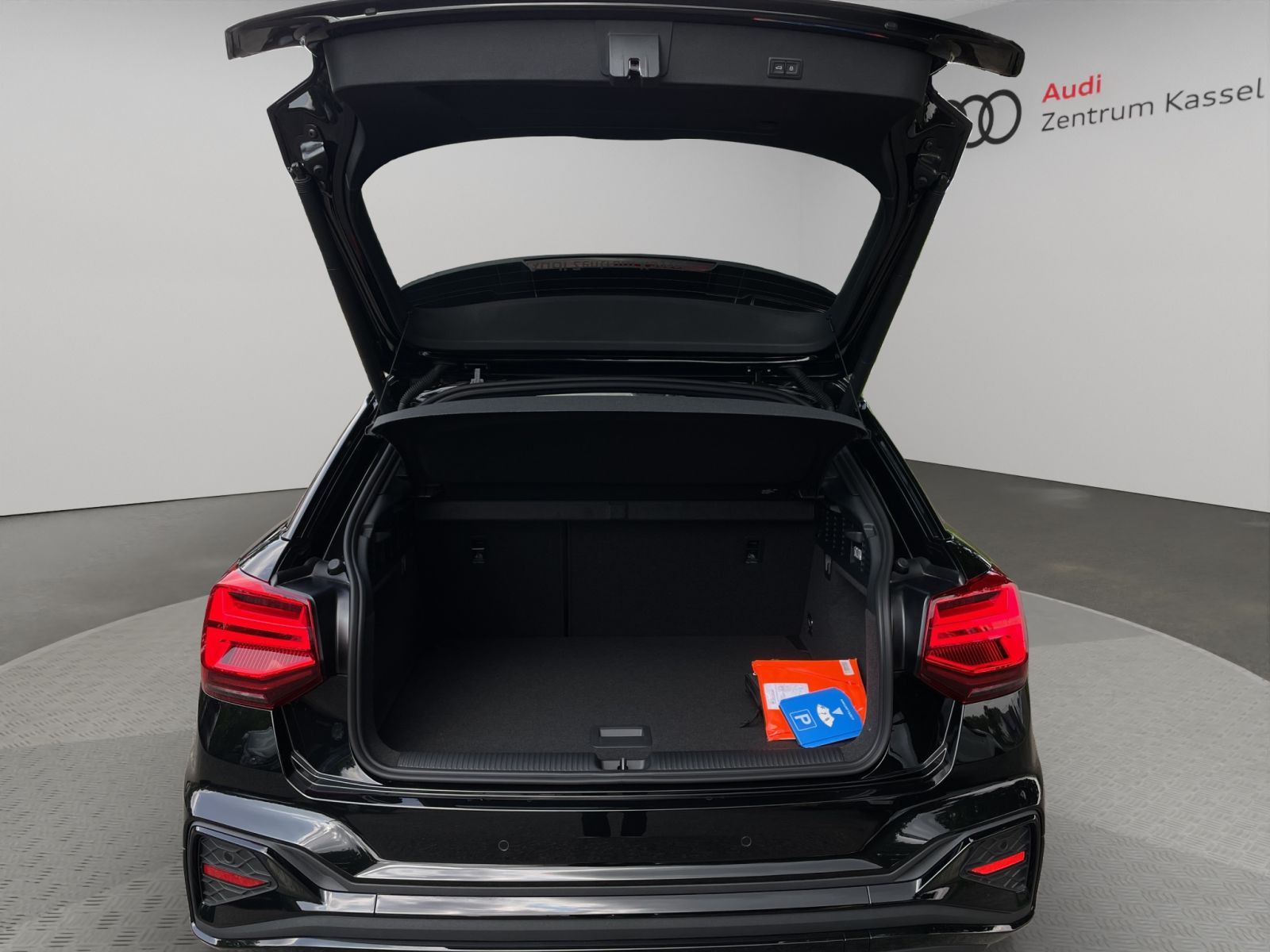 Audi - Q2_20
