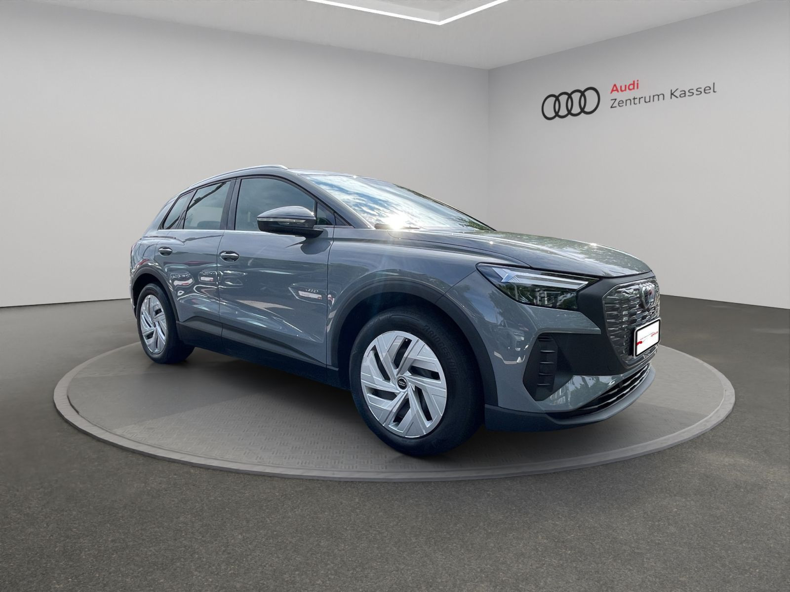Audi - Q4_9