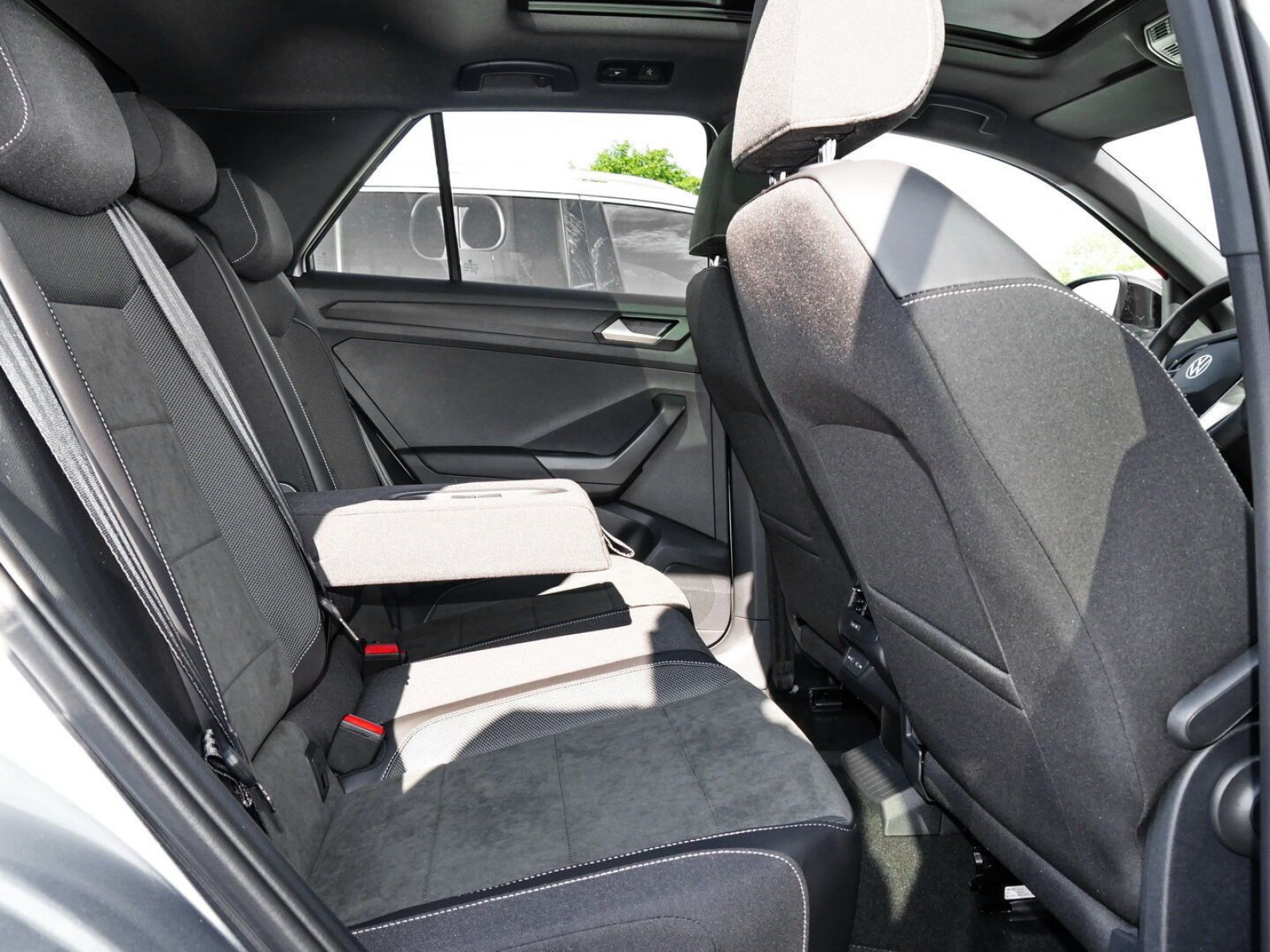 Volkswagen - T-Roc_7