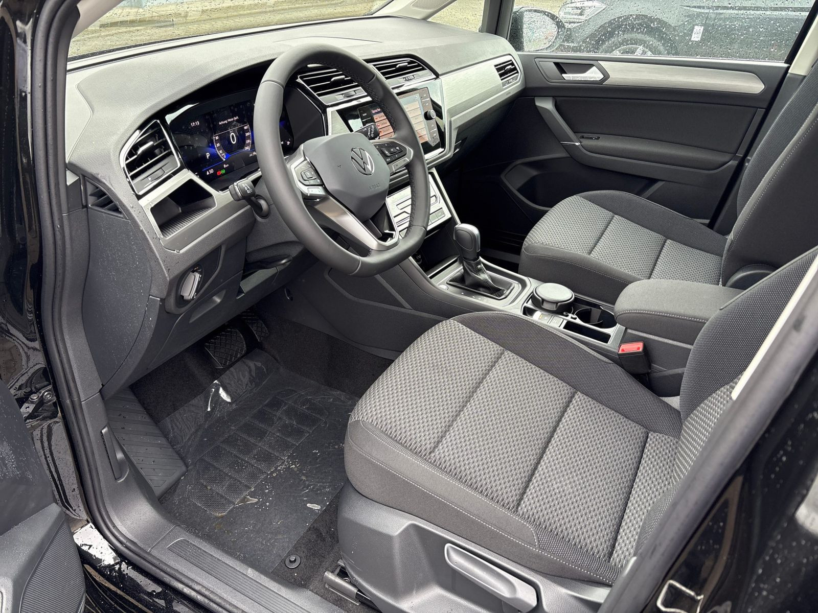 Volkswagen - Touran_5