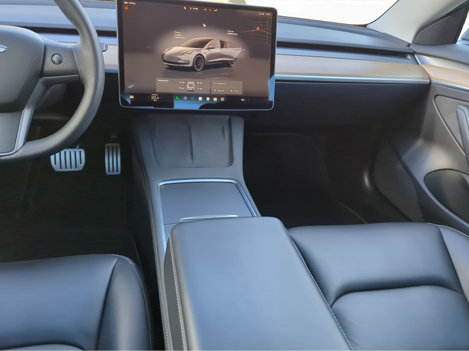 Tesla - Model 3_5