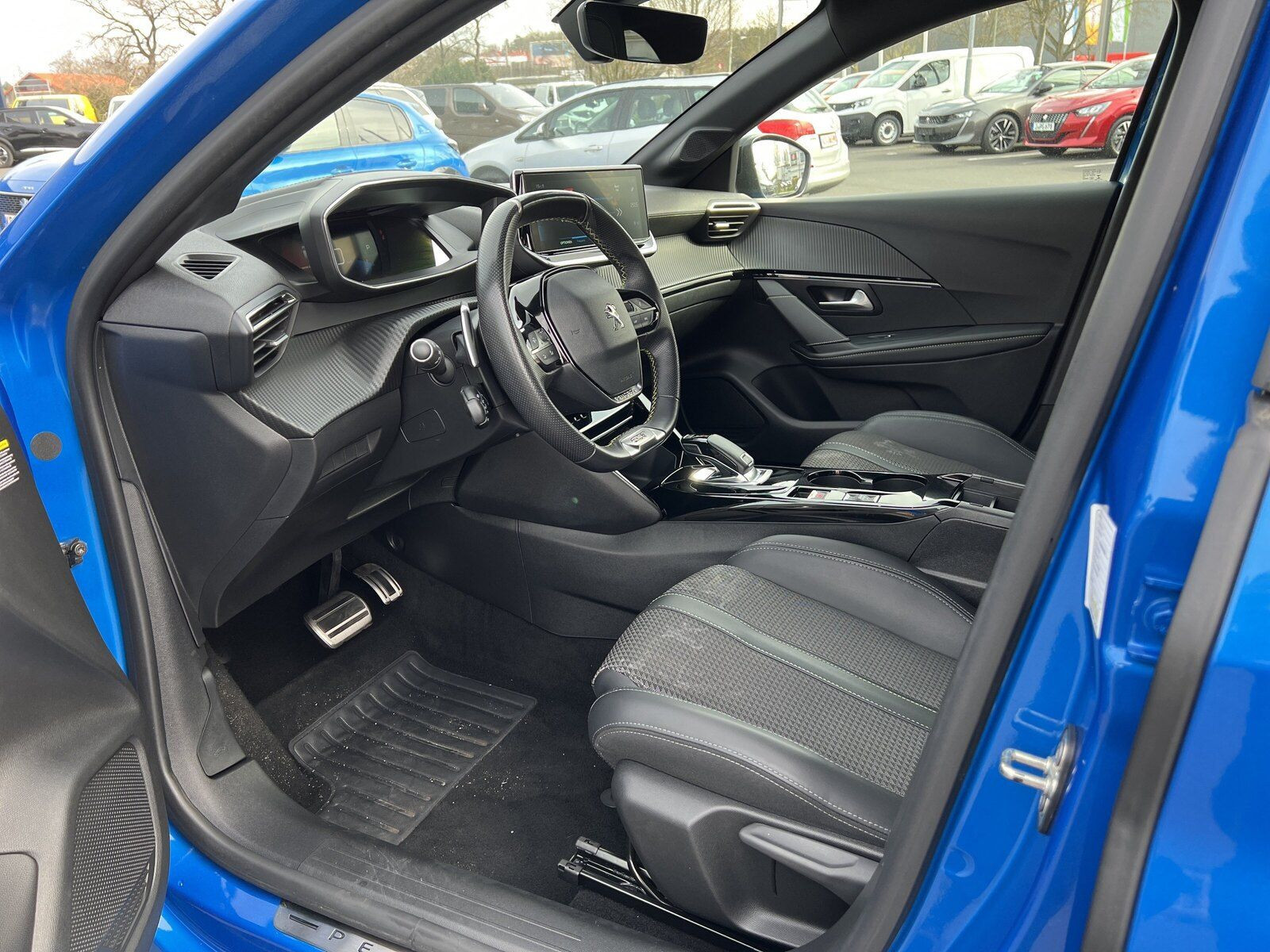 Peugeot - 208_9
