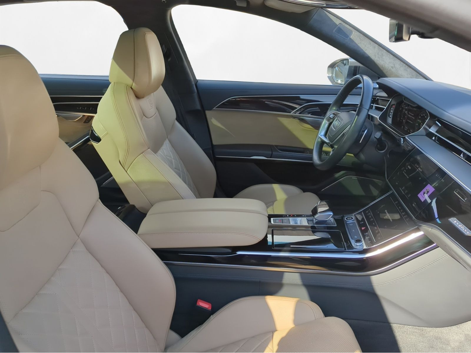 Audi - A8_12