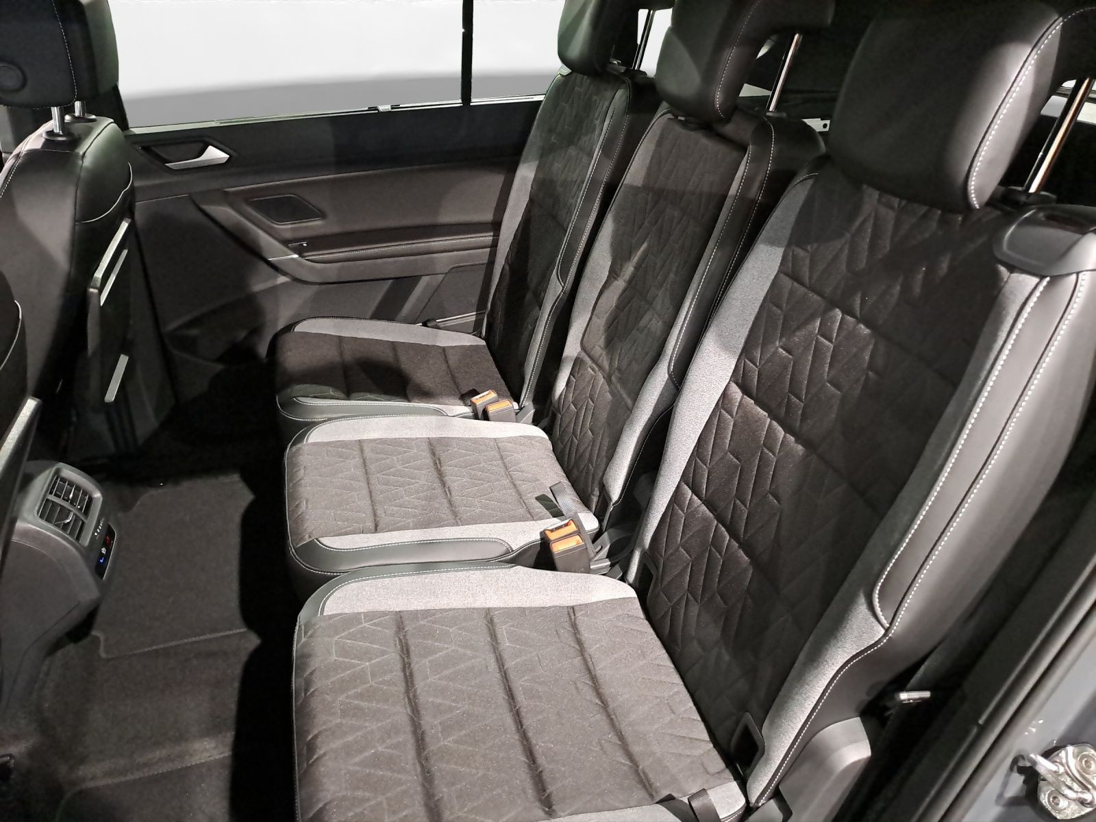 Volkswagen - Touran_13
