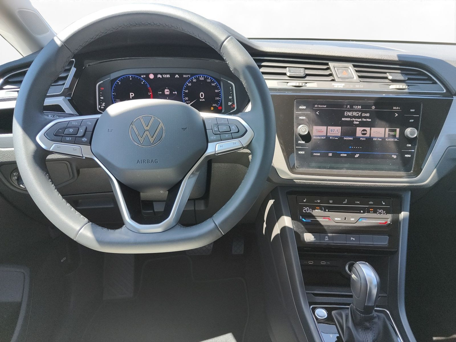 Volkswagen - Touran_5