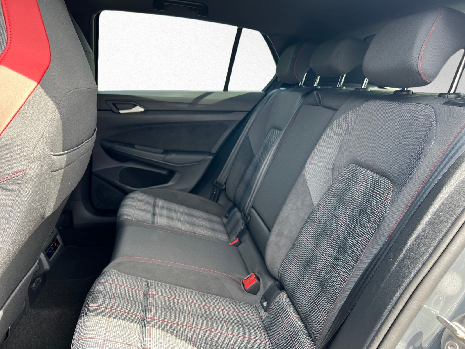 Volkswagen - Golf GTI_13