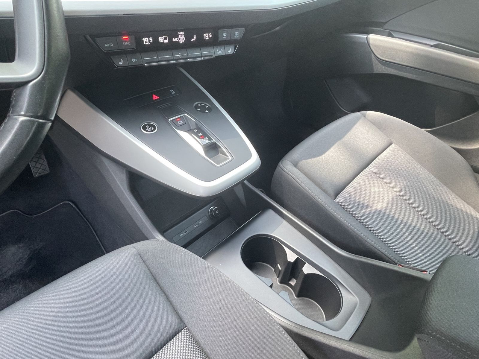 Audi - Q4_15