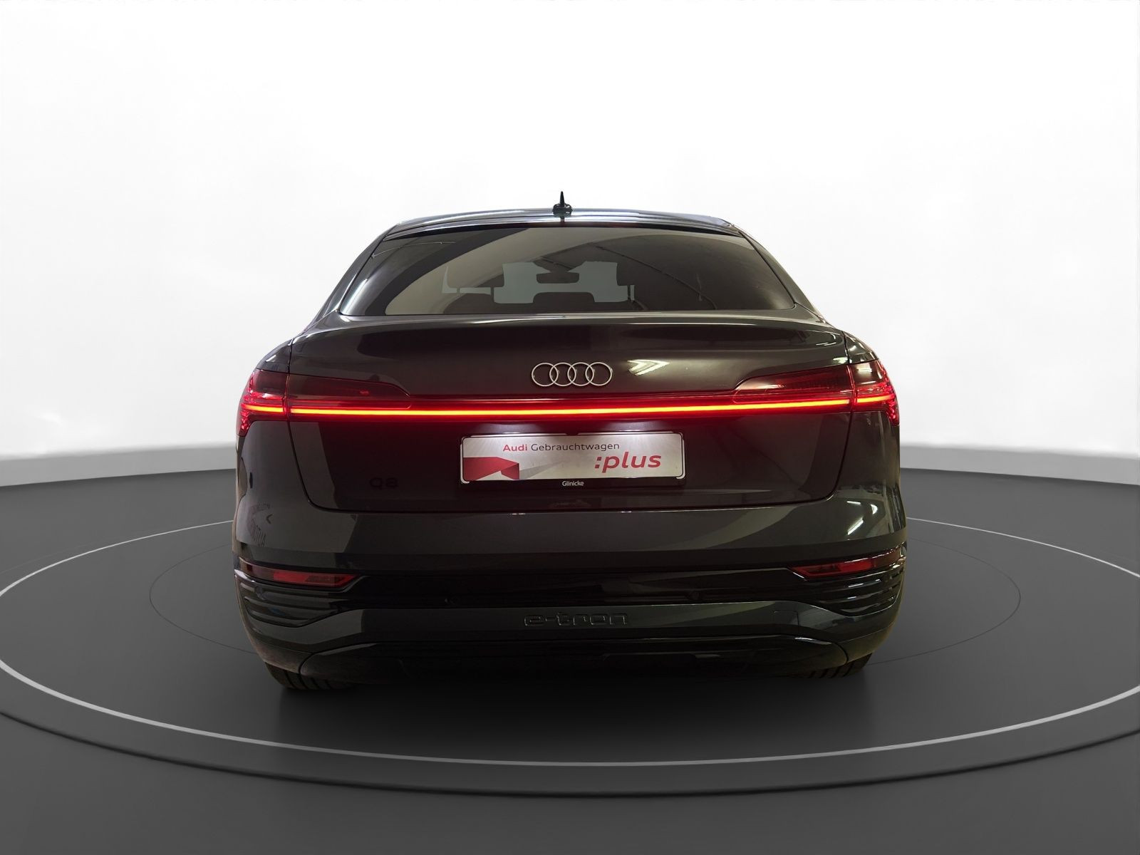 Audi - Q8 Sportback e-tron_3