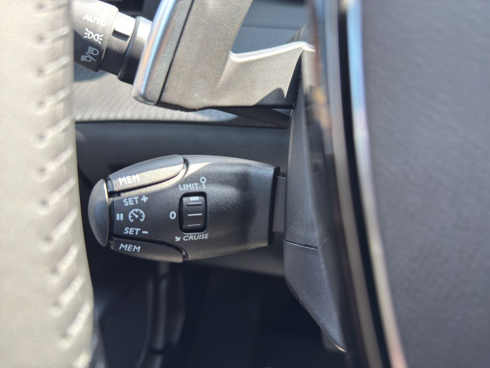 Peugeot - 208_17