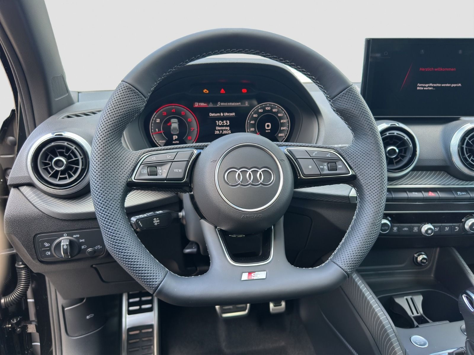 Audi - Q2_12