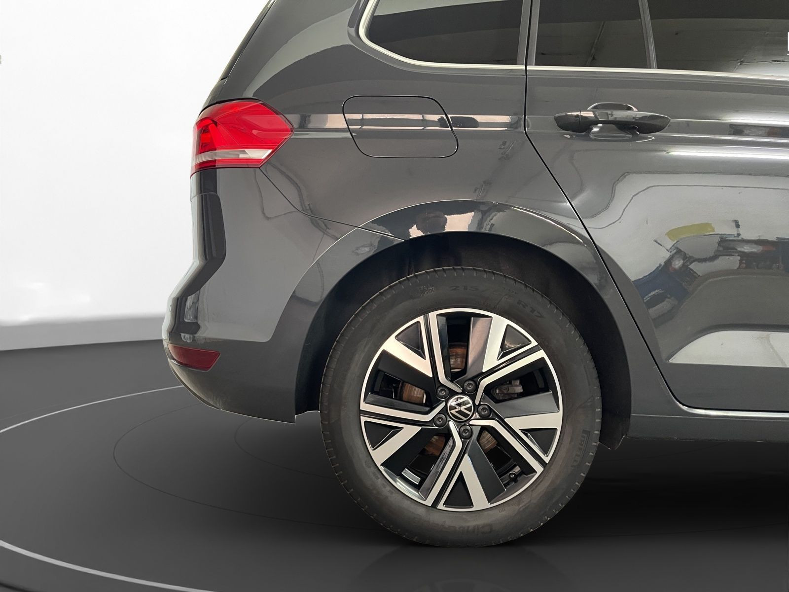 Volkswagen - Touran_14
