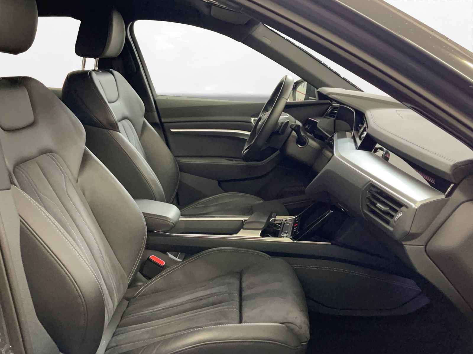 Audi - Q8 Sportback e-tron_12