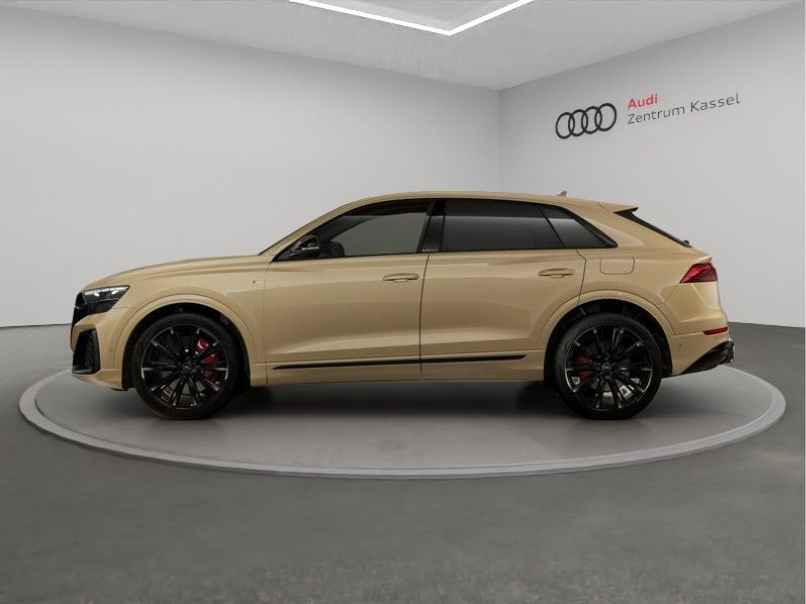 Audi - Q8_4 Audi - Q8_4