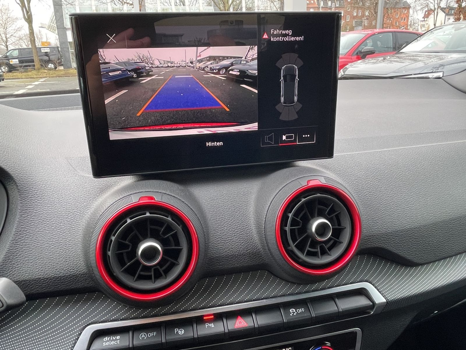 Audi - SQ2_25
