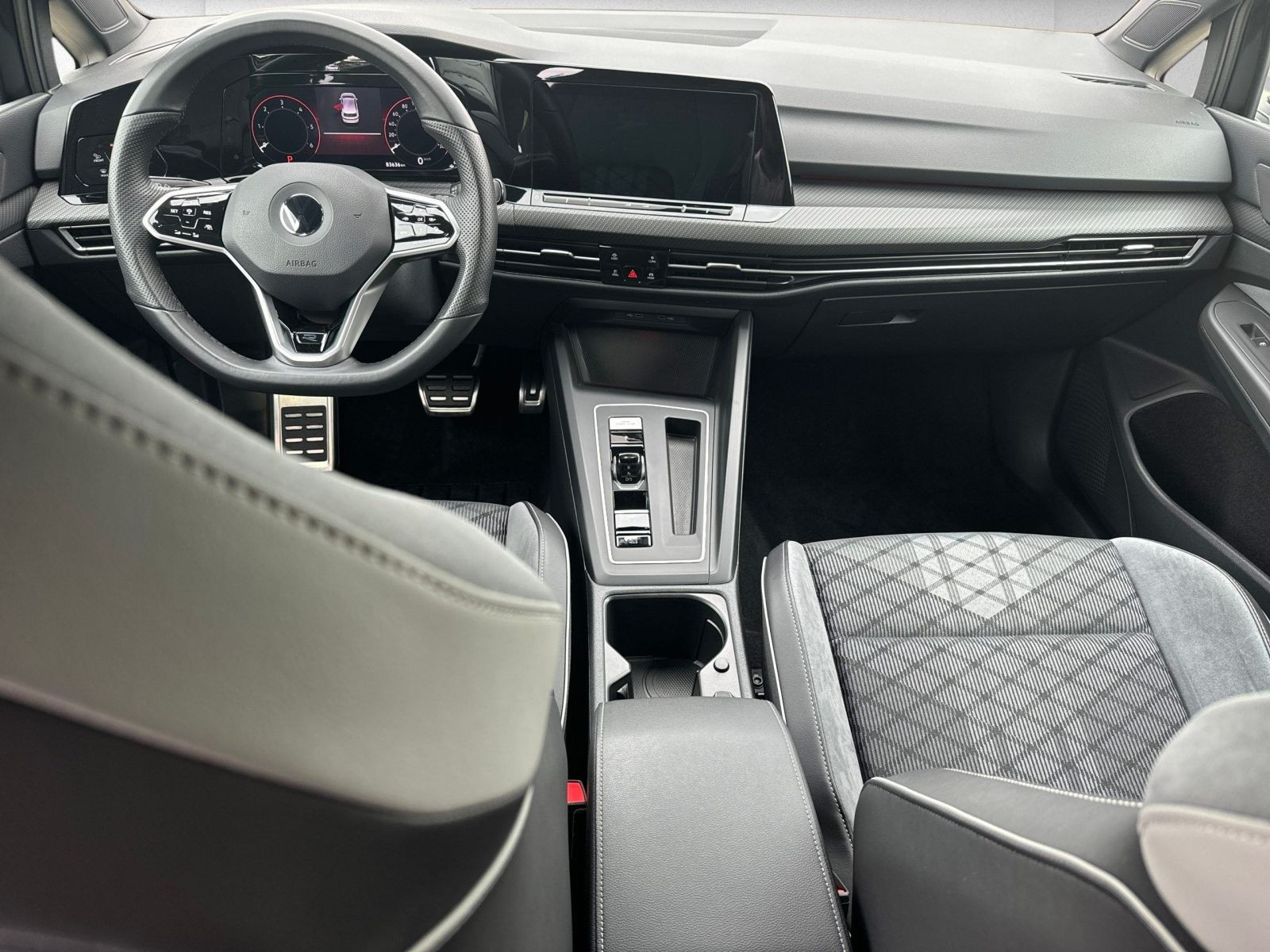 Volkswagen - Golf_13