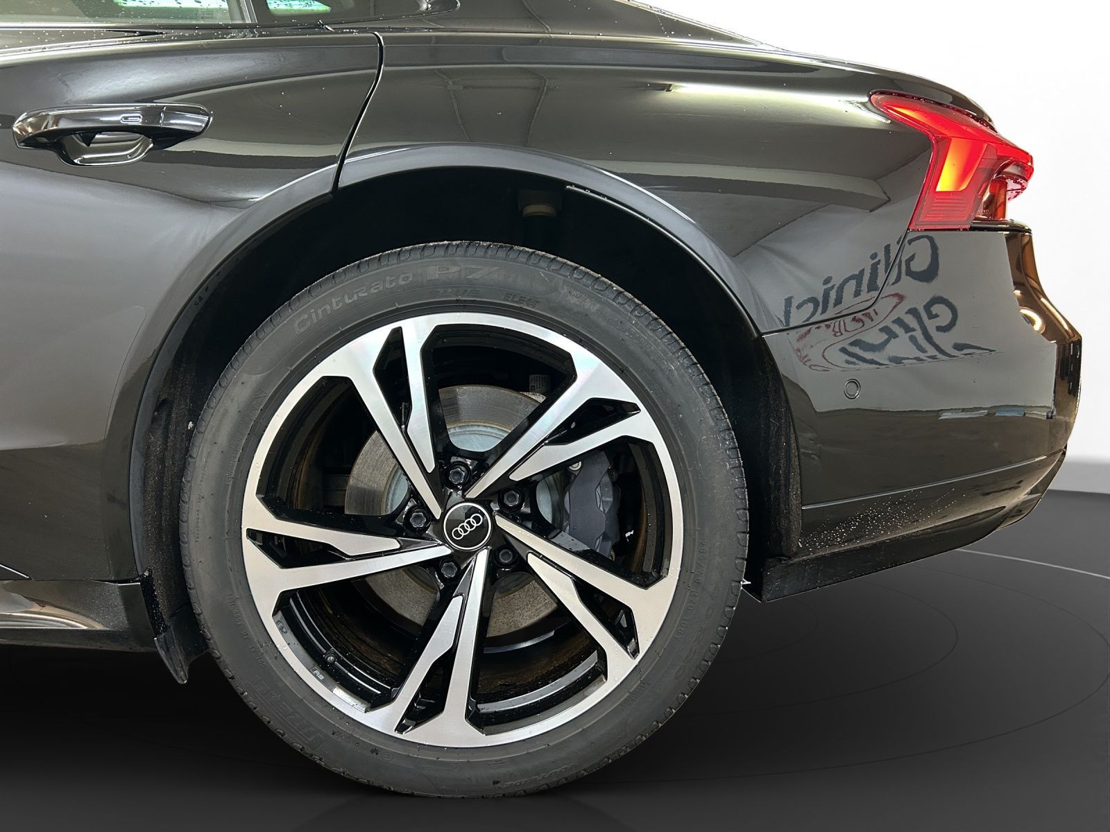 Audi - e-tron GT quattro_12