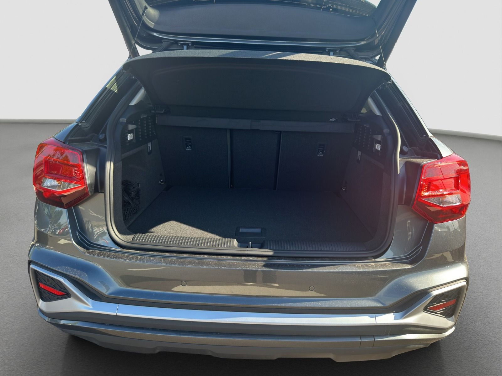 Audi - Q2_16