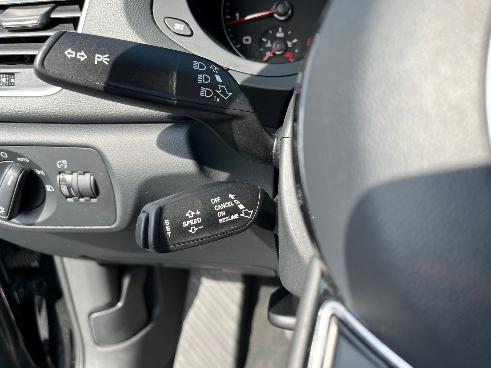 Audi - Q3_15
