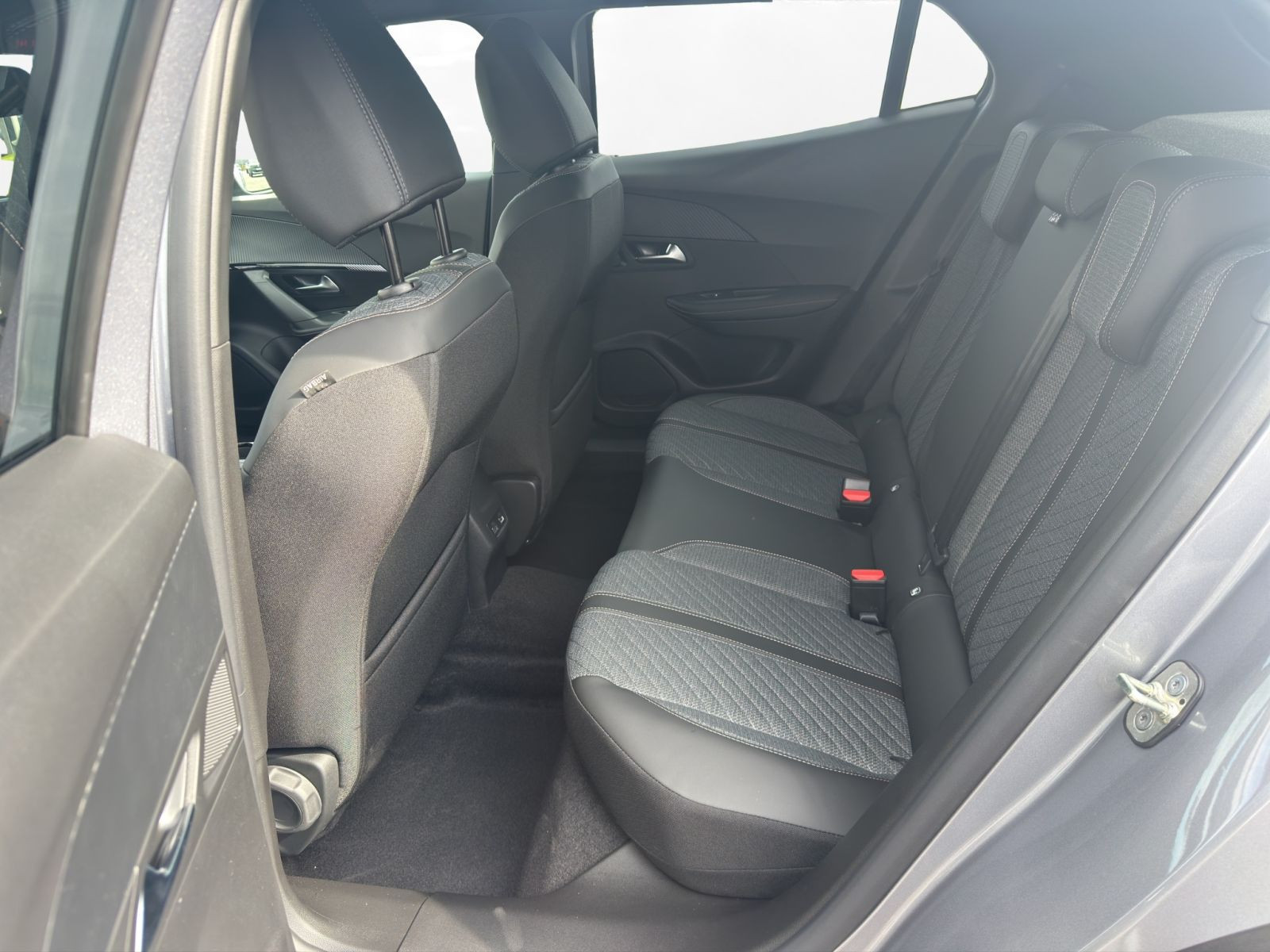 Peugeot - 2008_12