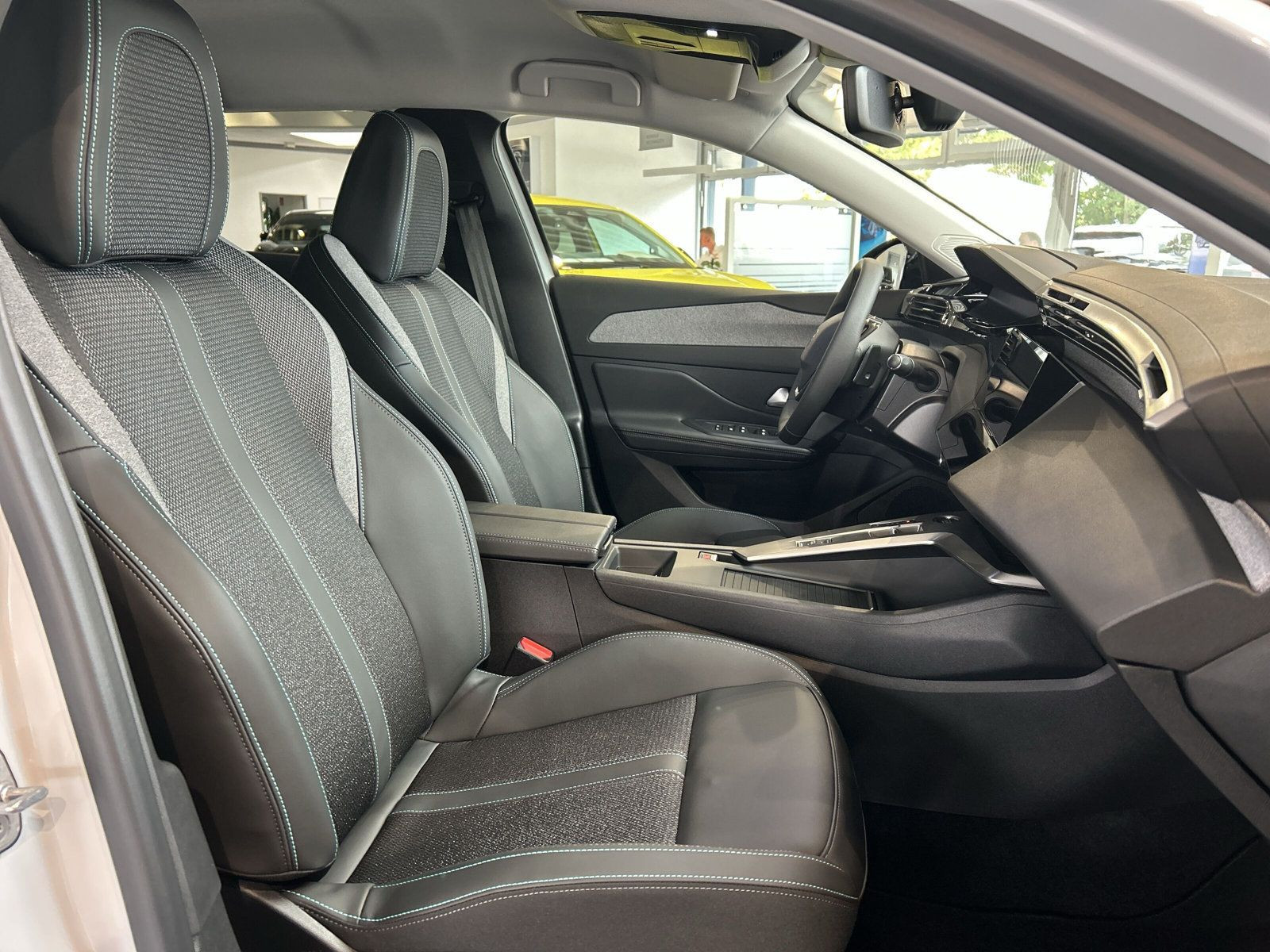 Peugeot - 408_8