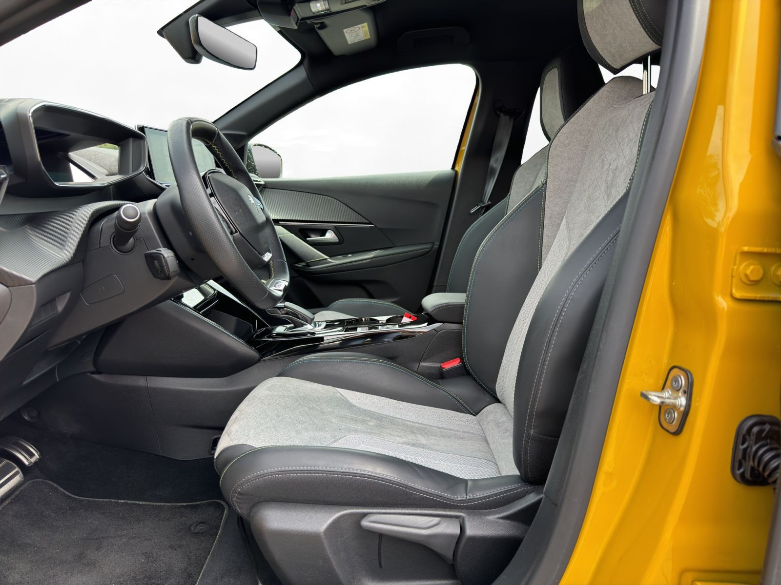 Peugeot - 208_9
