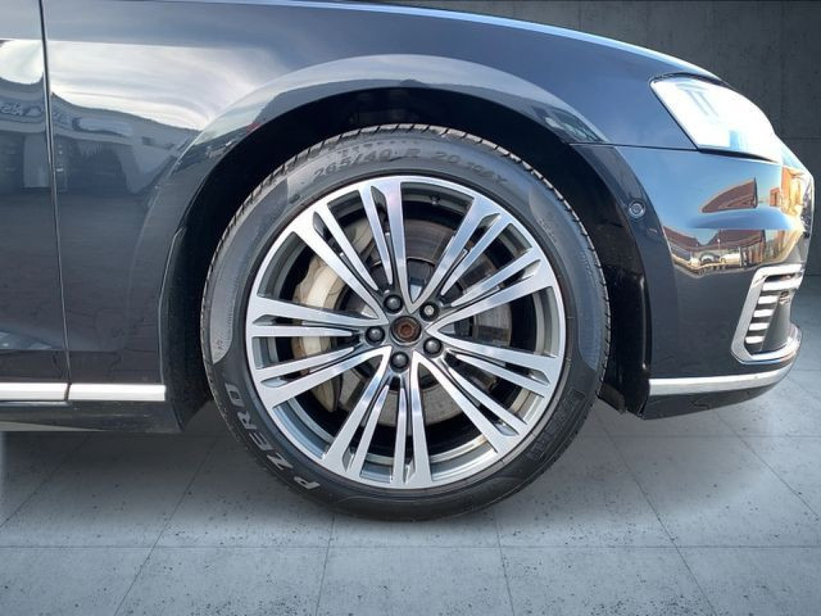 Audi - A8_9