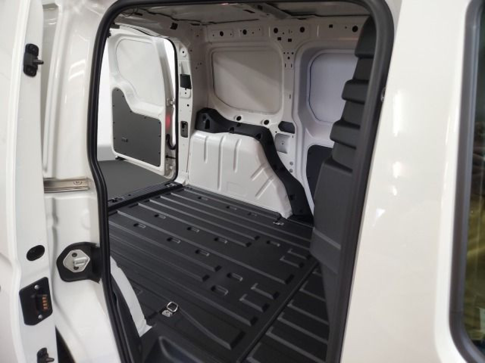 Volkswagen - Caddy Cargo_14