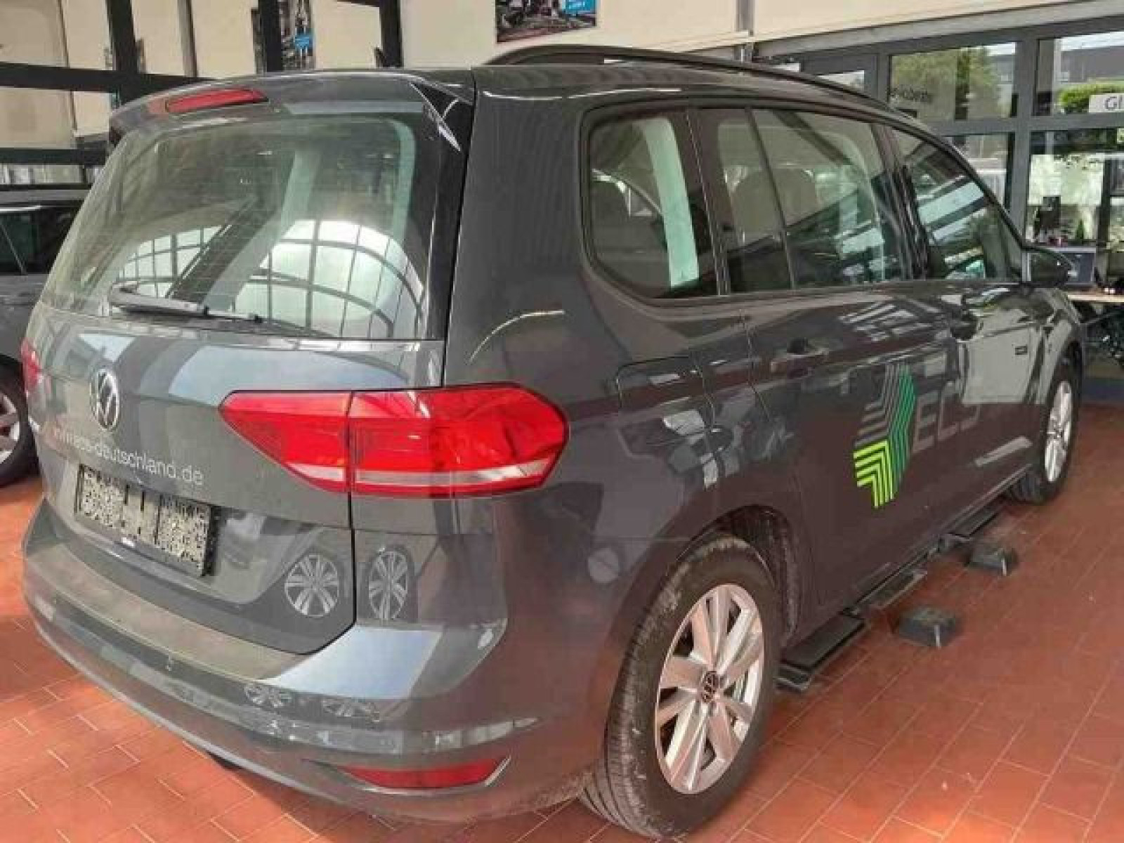 Volkswagen - Touran_8
