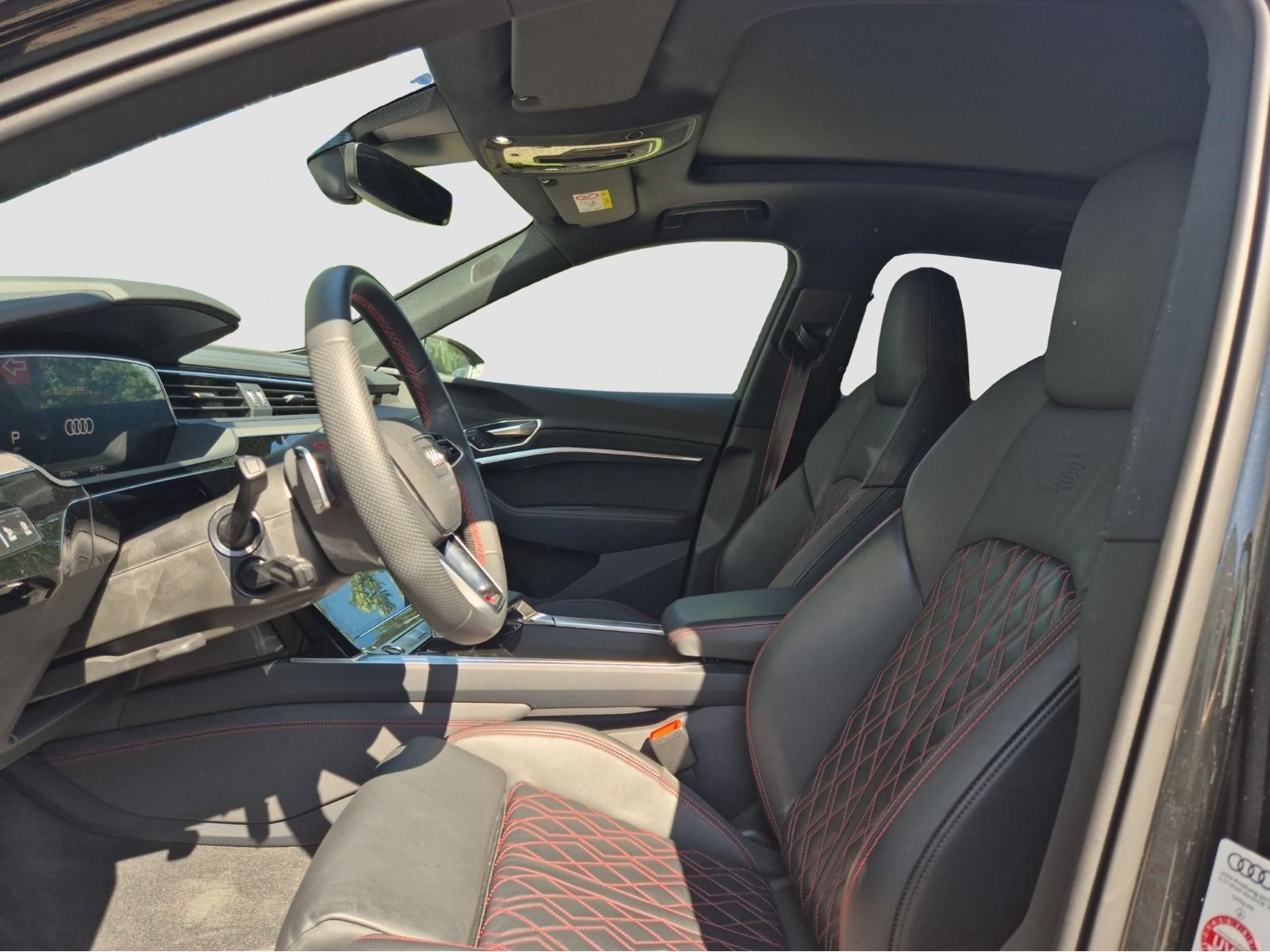 Audi - Q8 e-tron_11