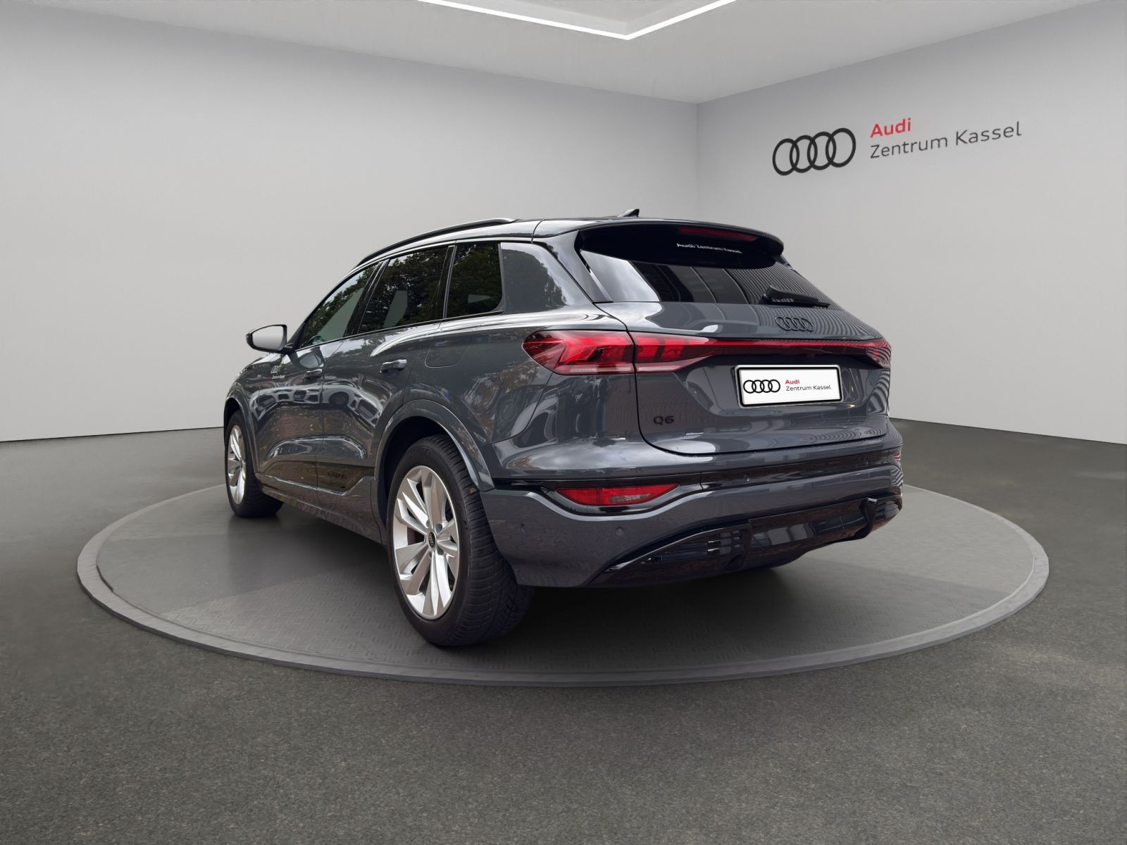 Audi - Q6 SUV e-tron_5