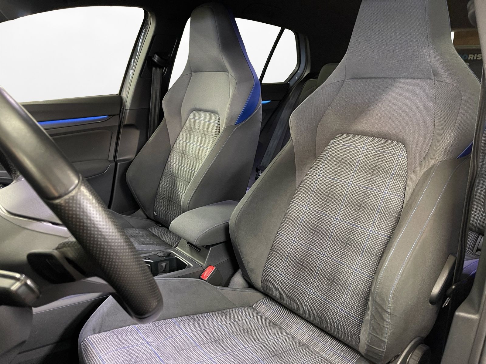 Volkswagen - Golf_11