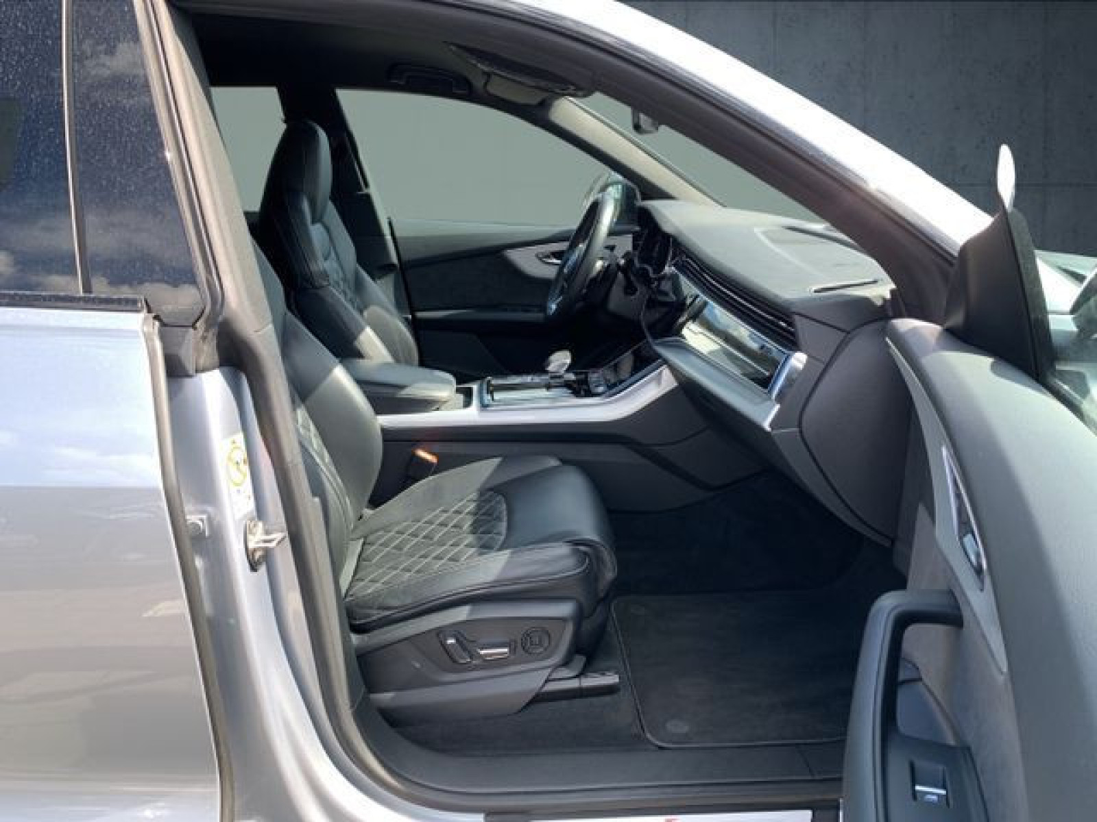 Audi - SQ8_18
