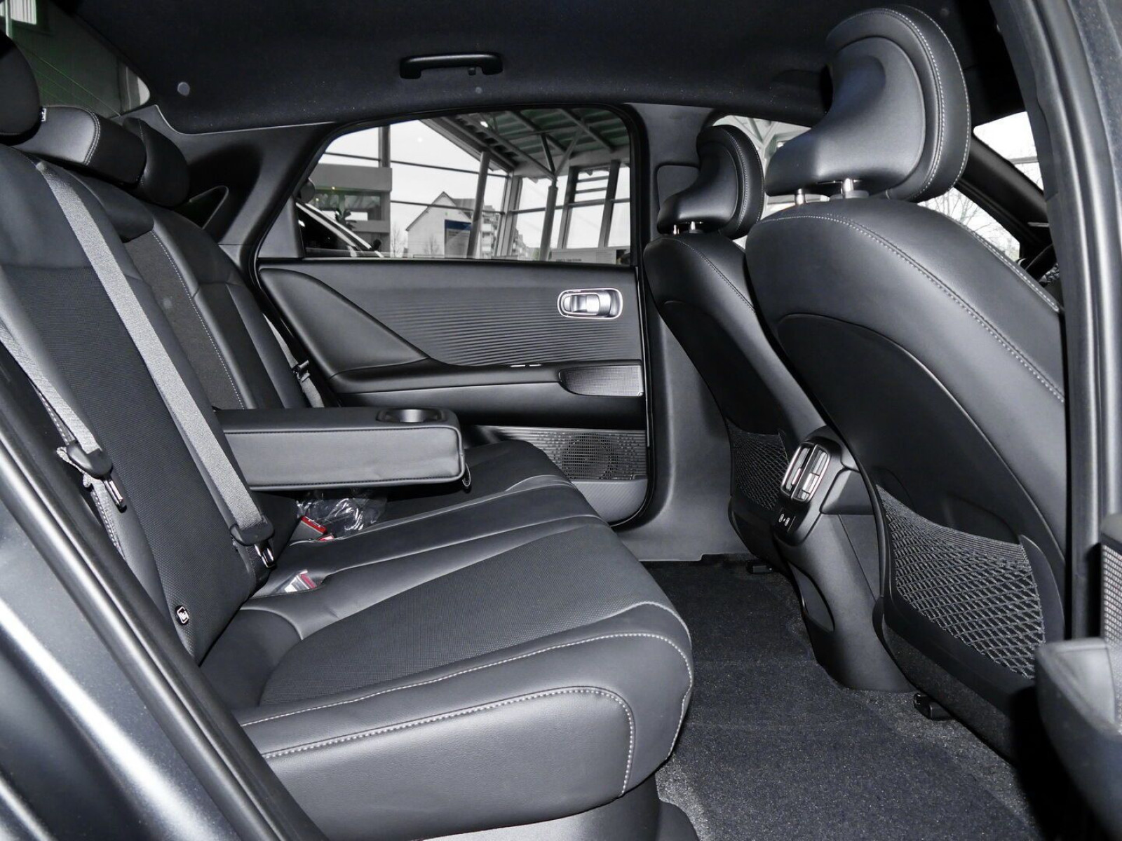 Hyundai - IONIQ 6_7