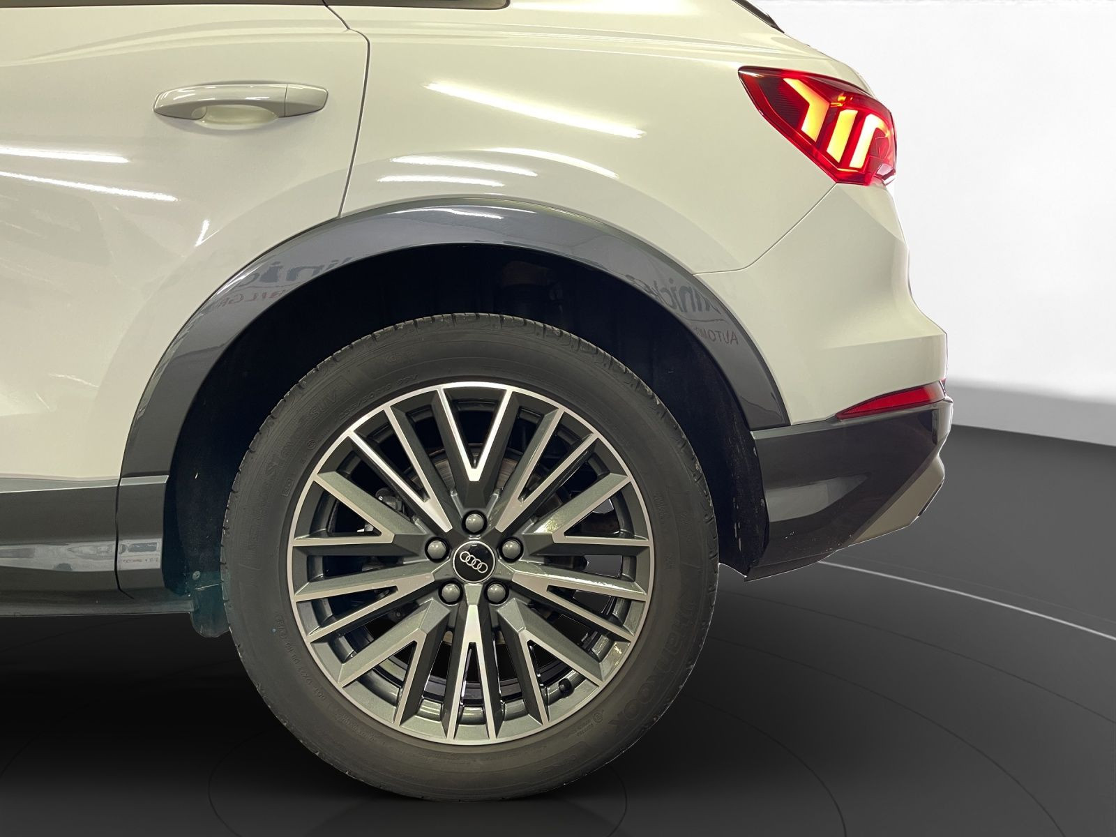 Audi - Q3_14