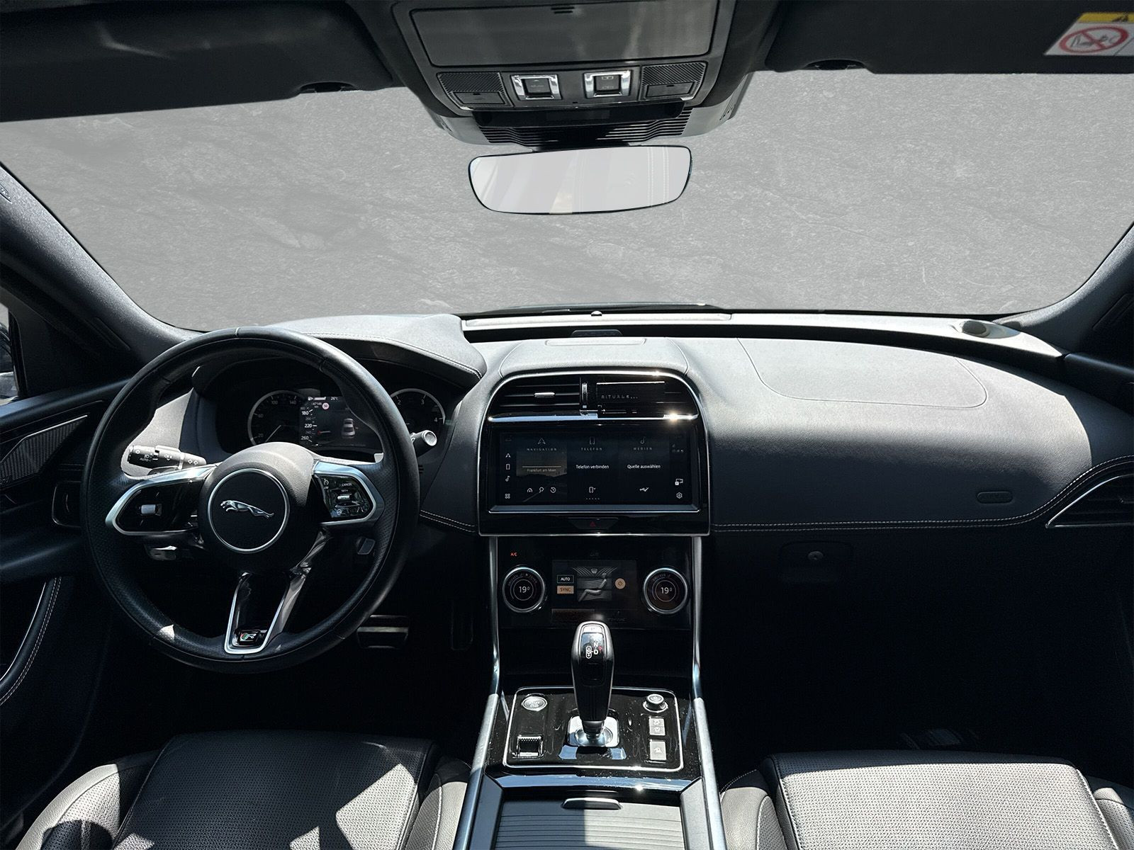 Jaguar - XE_4
