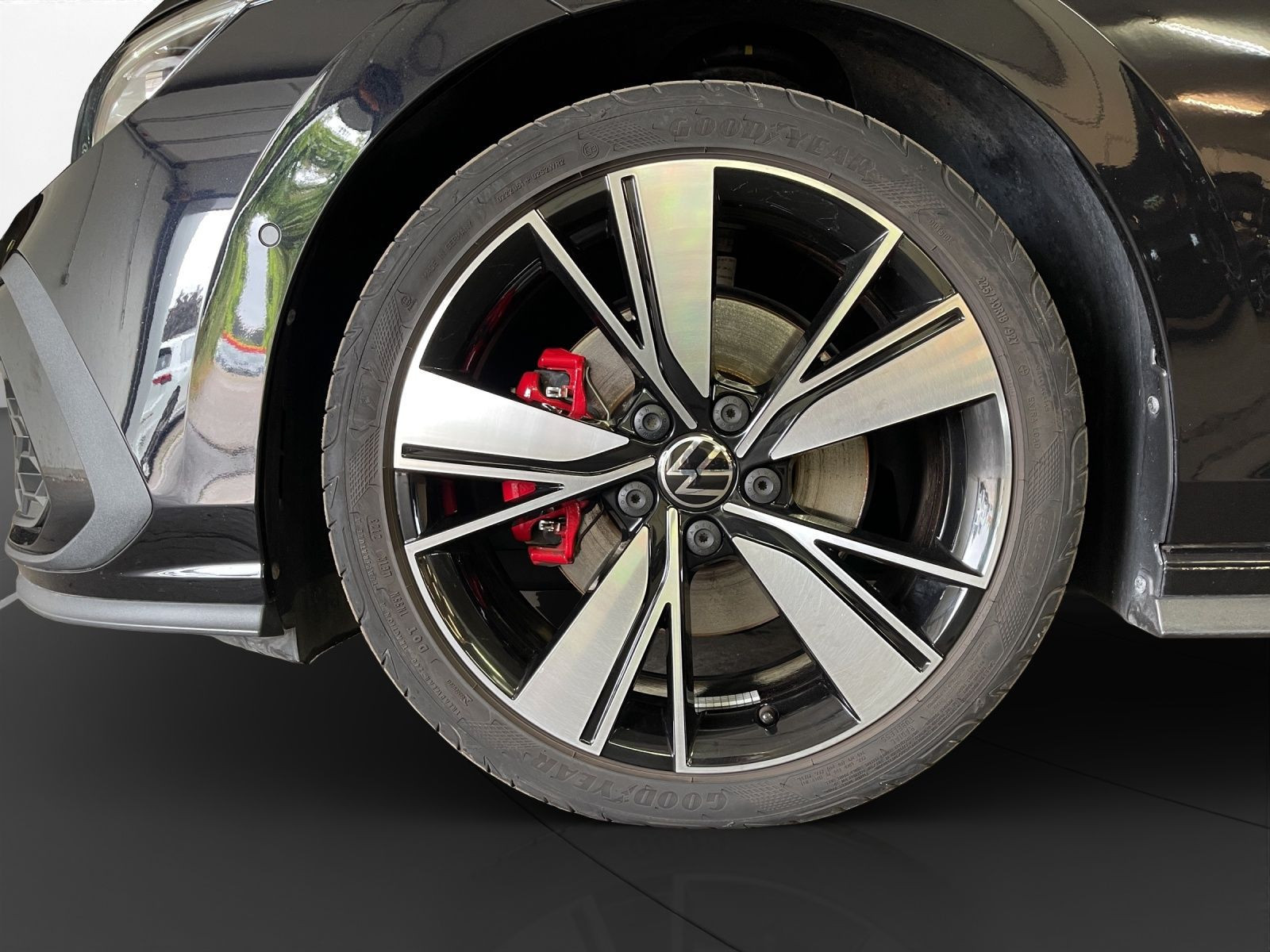 Volkswagen - Golf_13