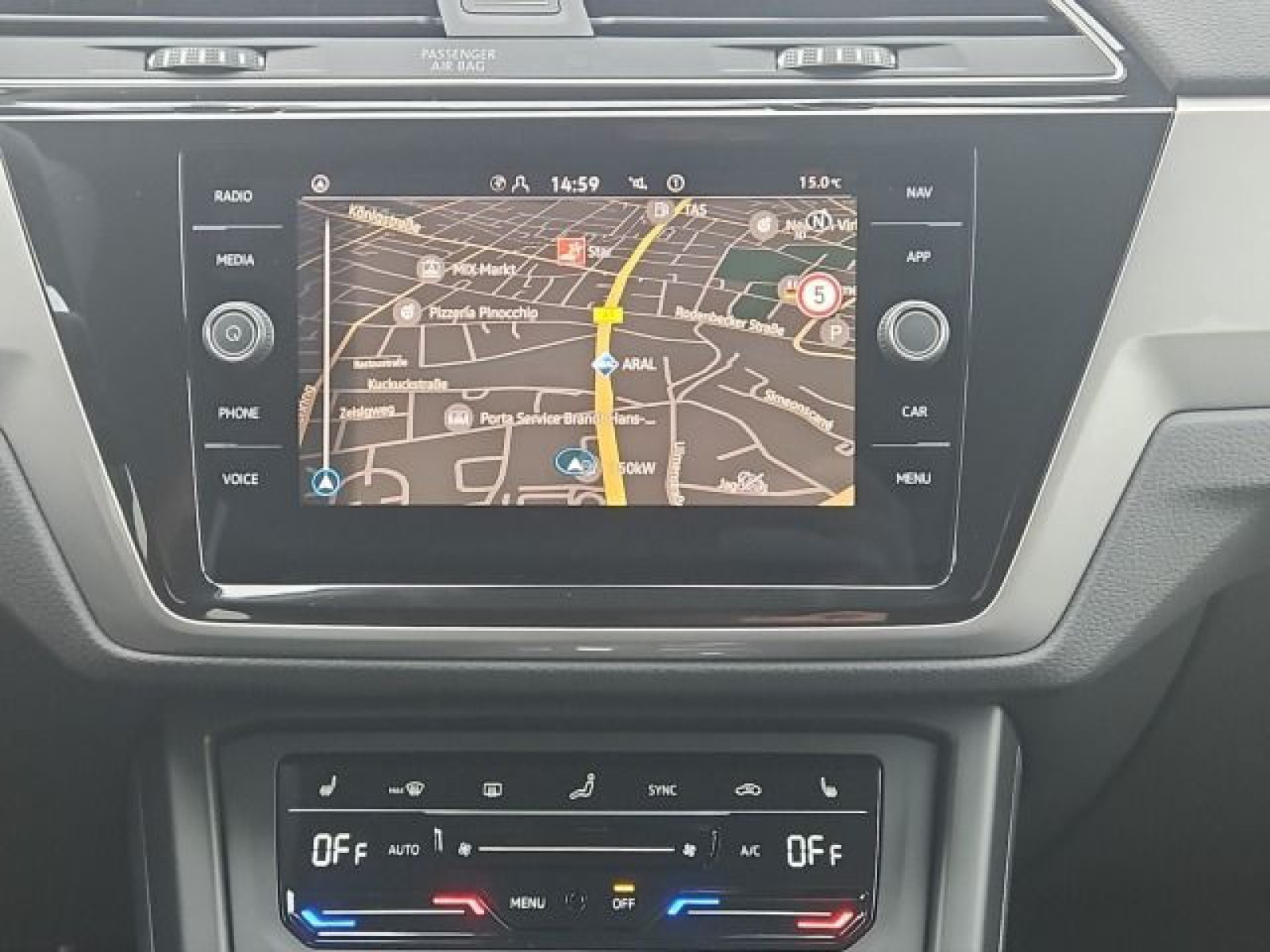 Volkswagen - Touran_14