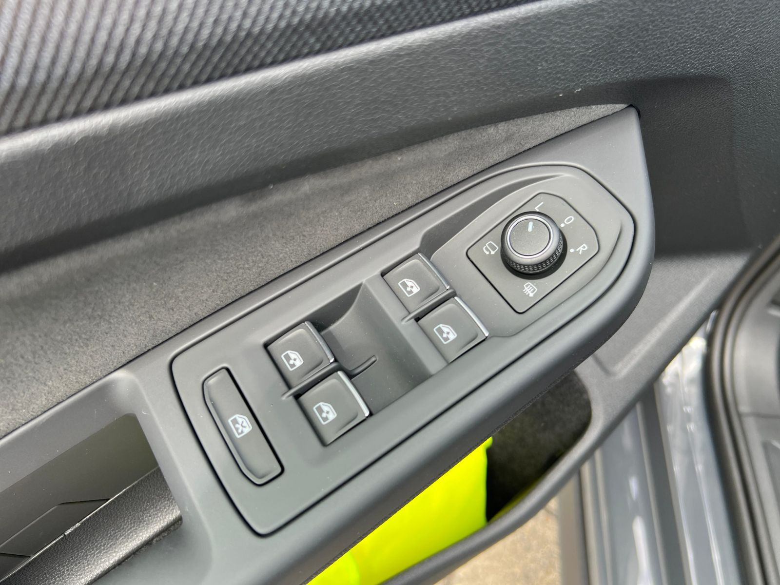 Volkswagen - Golf GTI_17