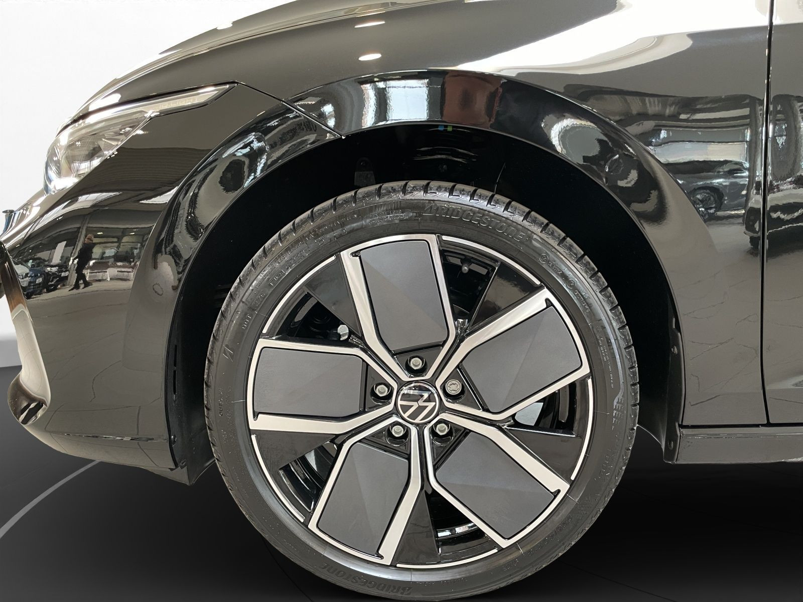 Volkswagen - Golf_5