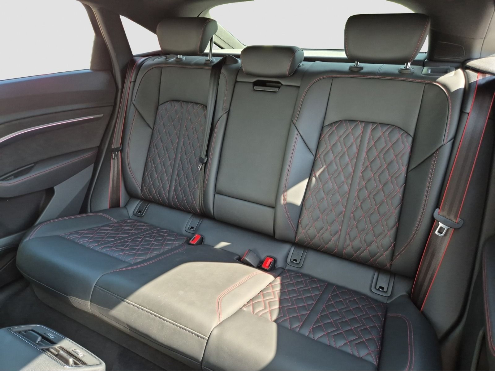 Audi - Q8 e-tron_15