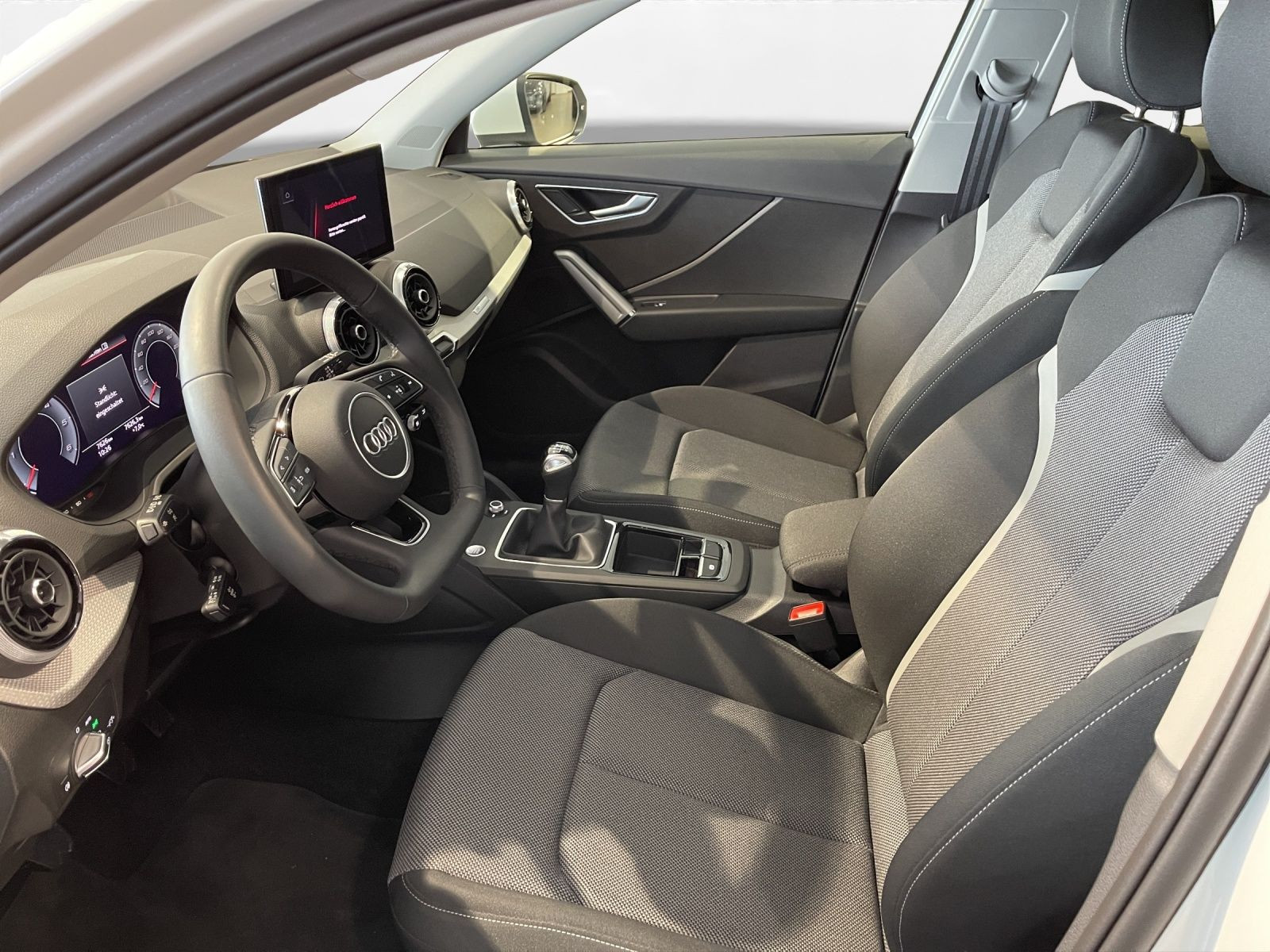 Audi - Q2_17